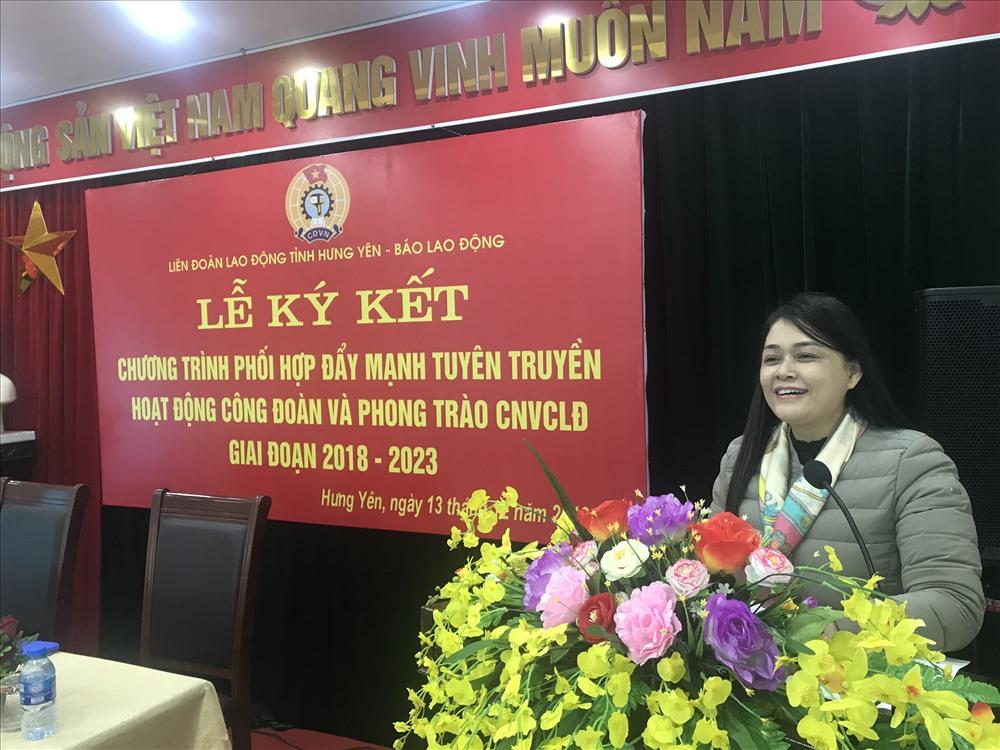 Chủ tịch LĐLĐ tỉnh Hưng Yên Nguyễn Thị Thanh Tuyết phát biểu tại buổi làm việc. Ảnh: H.A
